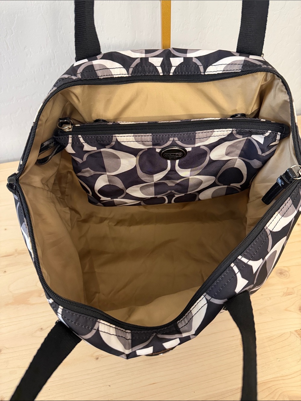 Coach Poppy Glam Signature Tote- no hang tag - Picture 6 of 11
